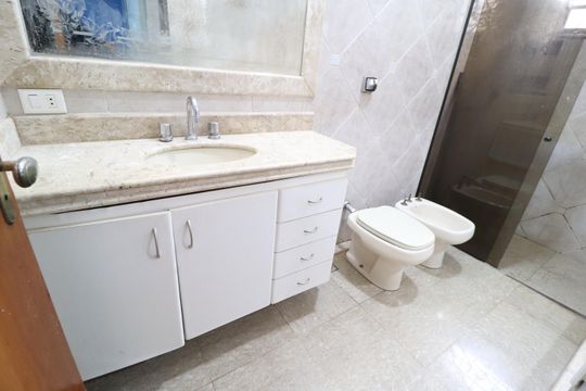 Banheiro do Quarto 1 de casa para alugar com 4 quartos, 300m² em Patrimônio, Uberlândia