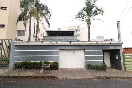 Fachada de casa para alugar com 4 quartos, 300m² em Patrimônio, Uberlândia