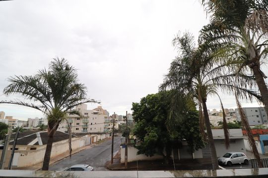 Vista de casa para alugar com 4 quartos, 300m² em Patrimônio, Uberlândia