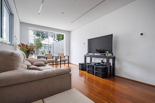 Sala de casa à venda com 3 quartos, 170m² em Vila Madalena, São Paulo