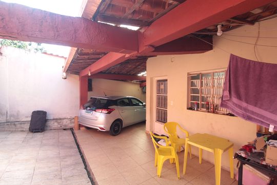 Garagem de casa à venda com 6 quartos, 328m² em Céu Azul, Belo Horizonte