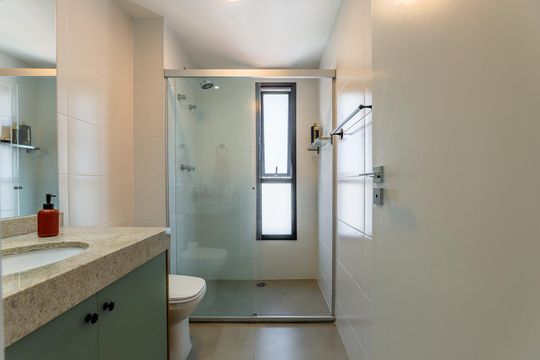 Banheiro de apartamento à venda com 2 quartos, 73m² em Pinheiros, São Paulo