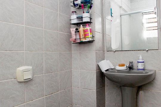 Banheiro de kitnet/studio à venda com 1 quarto, 32m² em Centro Histórico, Porto Alegre