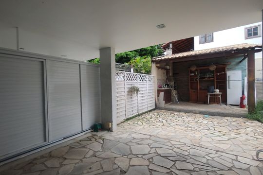 Garagem de casa para alugar com 5 quartos, 300m² em Pechincha, Rio de Janeiro