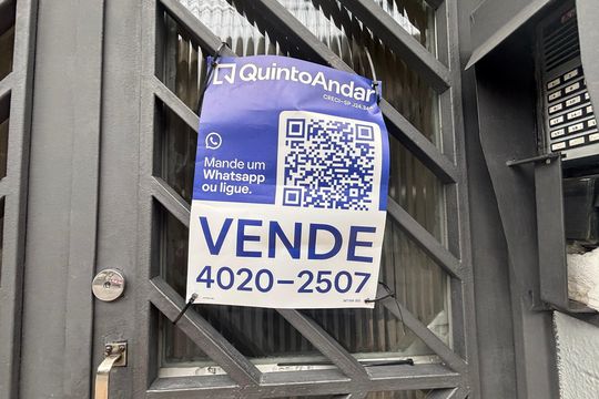 Placa instalada de apartamento à venda com 1 quarto, 70m² em Brás, São Paulo