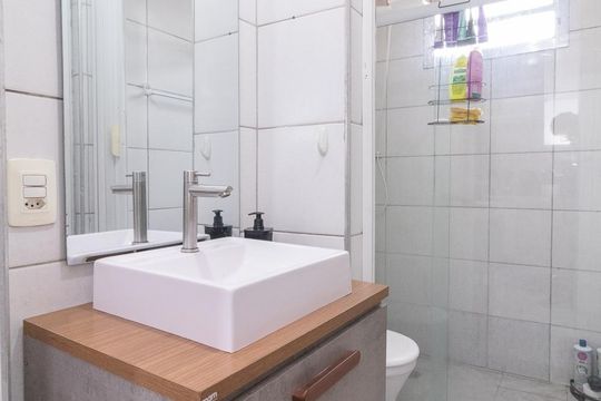 Banheiro de apartamento à venda com 2 quartos, 56m² em Conjunto Habitacional Padre Jose de Anchieta, São Paulo