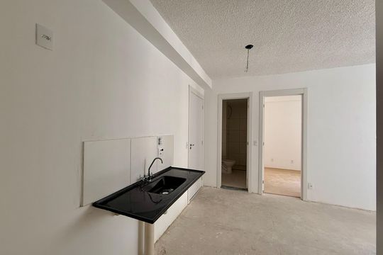 Cozinha  de apartamento à venda com 2 quartos, 36m² em Jardim Sabara, São Paulo