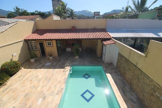 Quarto 1 - Varanda de casa de condomínio à venda com 3 quartos, 360m² em Taquara, Rio de Janeiro