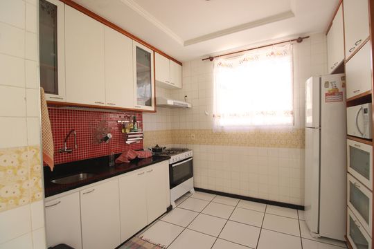 Cozinha de casa de condomínio à venda com 3 quartos, 360m² em Taquara, Rio de Janeiro