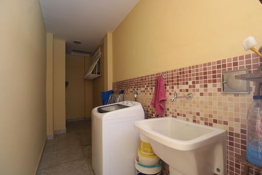 Área de serviço de casa de condomínio à venda com 3 quartos, 360m² em Taquara, Rio de Janeiro