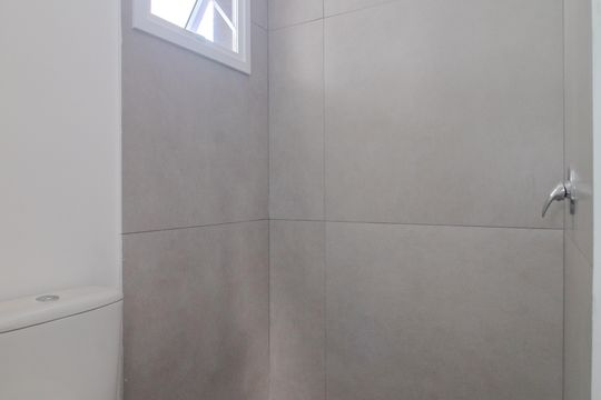 Banheiro de apartamento à venda com 2 quartos, 157m² em Menino Deus, Porto Alegre
