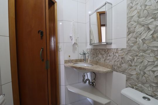 Banheiro 1 de apartamento para alugar com 2 quartos, 77m² em Vila assunção, Santo André