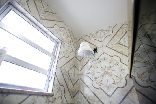 Banheiro Social de casa de condomínio à venda com 4 quartos, 235m² em Taquara, Rio de Janeiro