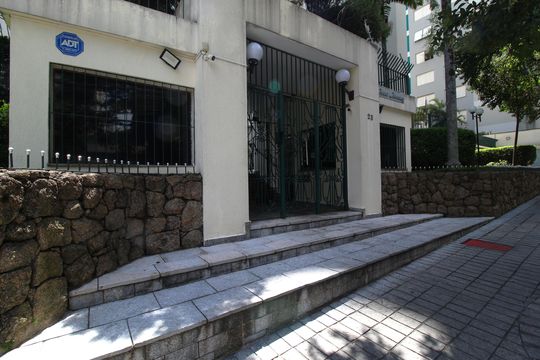 Fachada de apartamento à venda com 3 quartos, 140m² em Moema, São Paulo