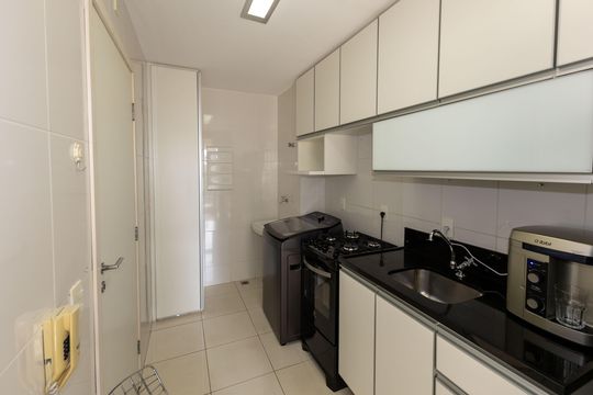 Cozinha de apartamento à venda com 2 quartos, 79m² em Vila da Serra, Nova Lima