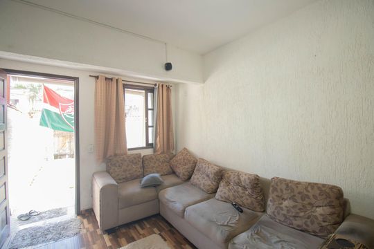 Sala de casa para alugar com 2 quartos, 70m² em Rocha, São Gonçalo