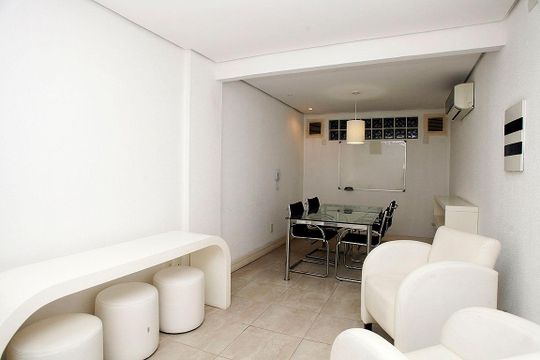 Área Comum - Sala de reuniões de apartamento para alugar com 1 quarto, 30m² em Menino Deus, Porto Alegre