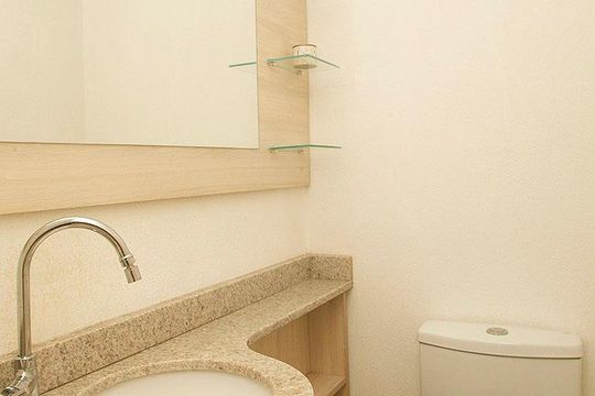 Banheiro 2 Lavabo de apartamento para alugar com 1 quarto, 30m² em Menino Deus, Porto Alegre