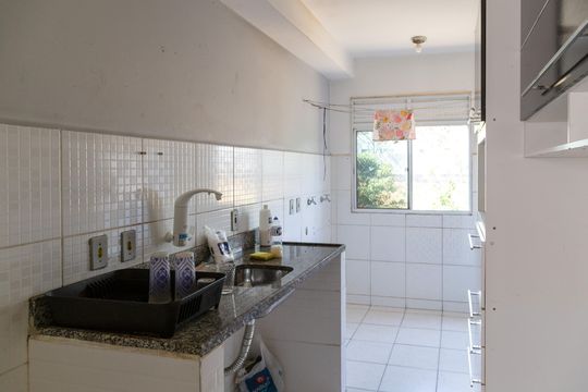 Cozinha e Área de Serviço de apartamento para alugar com 2 quartos, 48m² em Vila Sadokim, Guarulhos