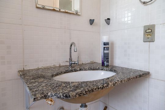 Banheiro de apartamento para alugar com 2 quartos, 48m² em Vila Sadokim, Guarulhos