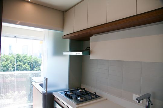 Cozinha de apartamento à venda com 2 quartos, 65m² em Itaim Bibi, São Paulo