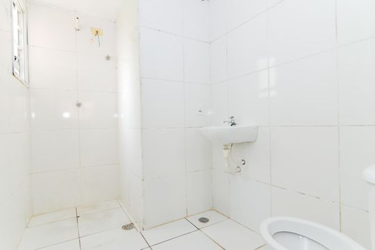 Banheiro de apartamento para alugar com 2 quartos, 45m² em Jardim Guilhermino, Guarulhos