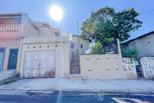 Fachada de casa para alugar com 2 quartos, 250m² em Veloso, Osasco