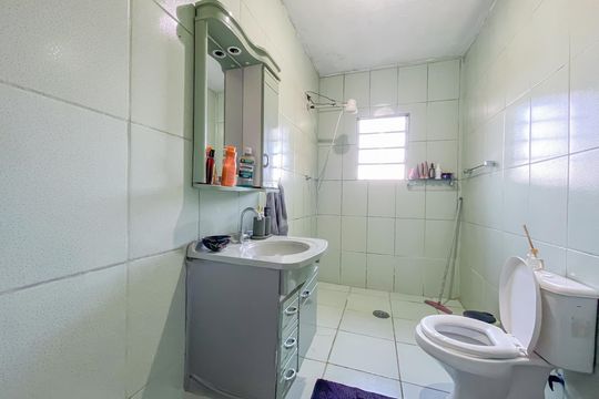 Banheiro de casa para alugar com 2 quartos, 250m² em Veloso, Osasco