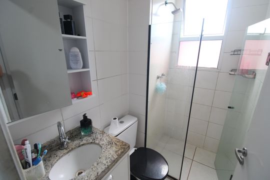 Banheiro social de apartamento à venda com 2 quartos, 45m² em Curicica, Rio de Janeiro