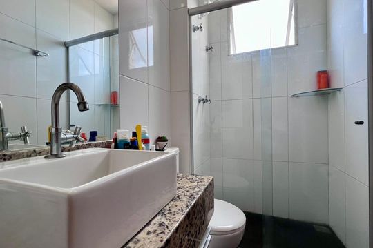 banho de apartamento à venda com 3 quartos, 82m² em São Marcos, Belo Horizonte