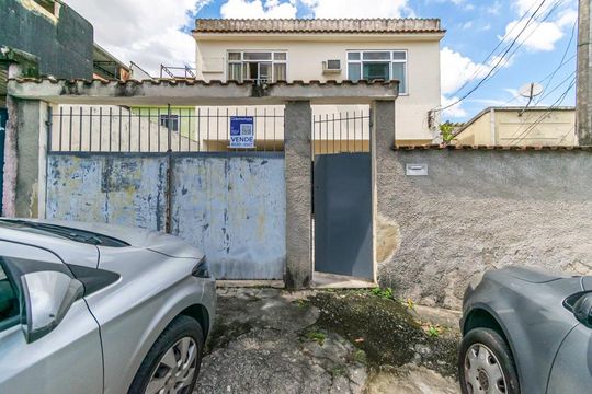 Fachada de casa à venda com 5 quartos, 157m² em Vigário Geral, Rio de Janeiro