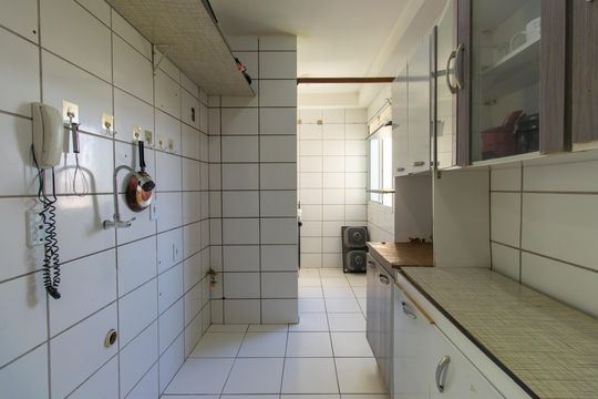 Cozinha de apartamento para alugar com 2 quartos, 49m² em Jardim Helena, Cotia