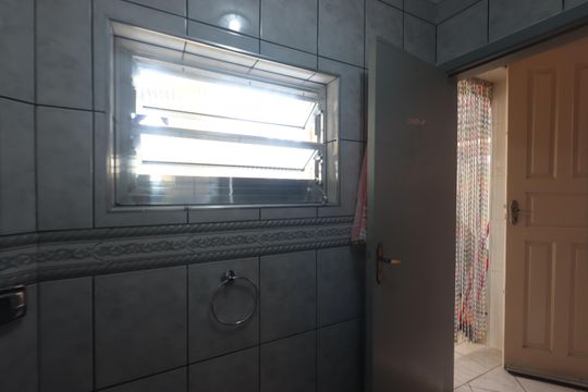 Banheiro de casa à venda com 2 quartos, 110m² em Parque Independencia, São Paulo