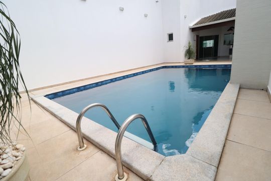 Piscina de casa para alugar com 3 quartos, 200m² em Santa Mônica, Uberlândia