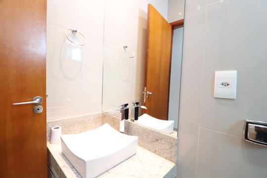 Banheiro Social de casa para alugar com 3 quartos, 200m² em Santa Mônica, Uberlândia