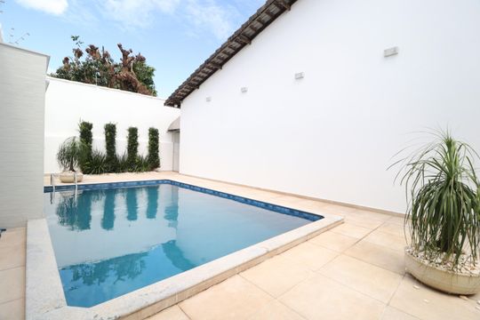 Piscina de casa para alugar com 3 quartos, 200m² em Santa Mônica, Uberlândia