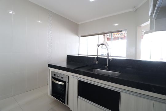 Cozinha de casa para alugar com 3 quartos, 200m² em Santa Mônica, Uberlândia