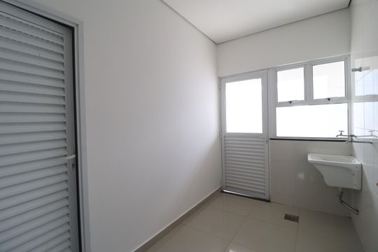 Área de Serviço de casa para alugar com 3 quartos, 200m² em Santa Mônica, Uberlândia
