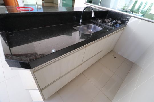 Varanda gourmet de casa para alugar com 3 quartos, 200m² em Santa Mônica, Uberlândia