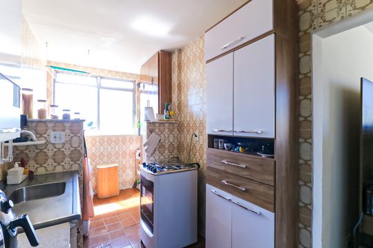 Cozinha de apartamento à venda com 2 quartos, 58m² em Cascadura, Rio de Janeiro