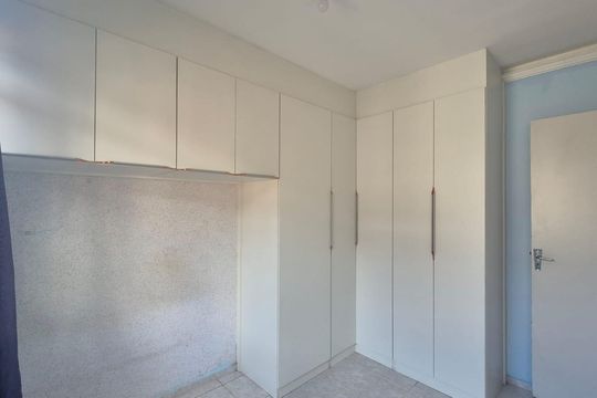 Quarto de apartamento para alugar com 2 quartos, 40m² em Santa Cruz, Rio de Janeiro
