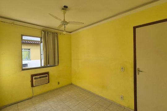 Quarto de apartamento para alugar com 2 quartos, 40m² em Santa Cruz, Rio de Janeiro