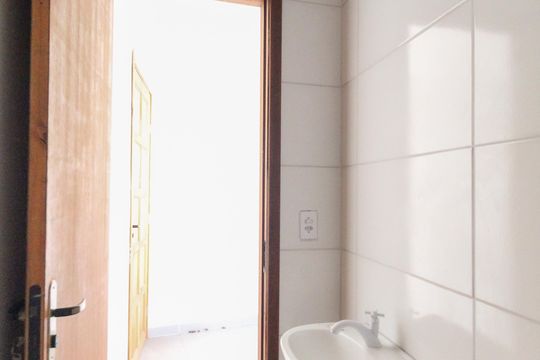 Banheiro de kitnet/studio para alugar com 1 quarto, 30m² em Vila Nancy, São Paulo