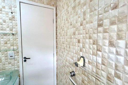 Banheiro da Suíte de apartamento à venda com 2 quartos, 62m² em Vila Rosalia, Guarulhos