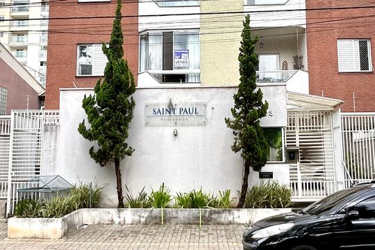 Placa instalada na fachada do imóvel de apartamento à venda com 2 quartos, 62m² em Vila Rosalia, Guarulhos
