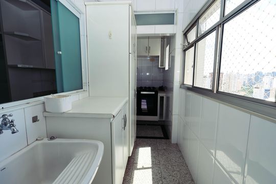 Área de Serviço de apartamento para alugar com 3 quartos, 184m² em Vila Gumercindo, São Paulo