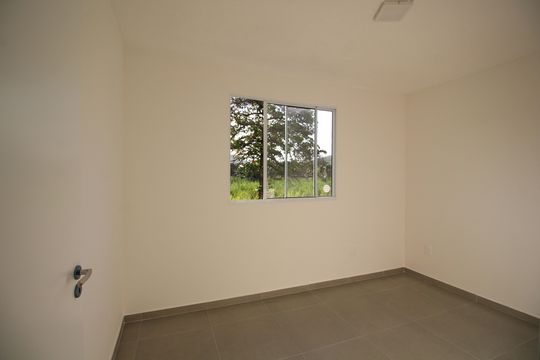 Quarto 1 de apartamento para alugar com 2 quartos, 47m² em Taquara, Rio de Janeiro