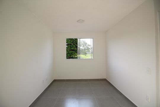 Sala de apartamento para alugar com 2 quartos, 47m² em Taquara, Rio de Janeiro