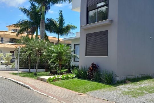 Fachada de casa de condomínio para alugar com 4 quartos, 280m² em Canasvieiras, Florianópolis