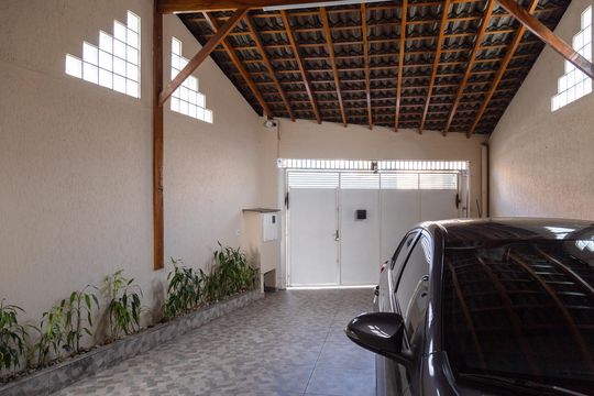 Garagem de casa à venda com 3 quartos, 375m² em Parque Renato Maia, Guarulhos